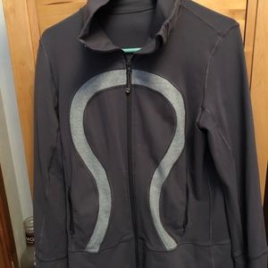 Lululemon jacket size10